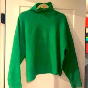 NWOT Zara green sweater